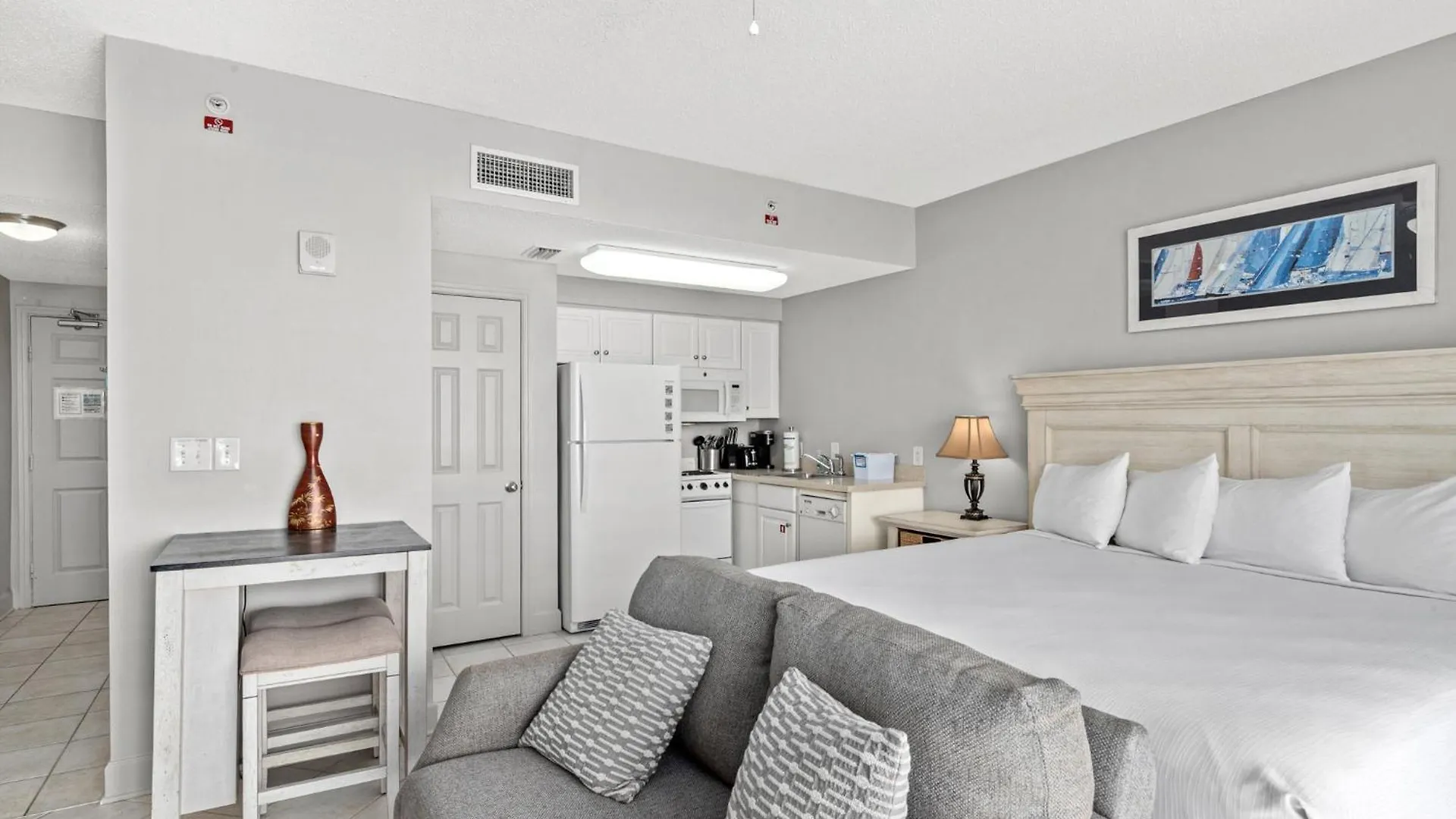 Official Majestic Beach Resort - Over 60 Units - All Ocean Front, Panama City Beach, Fl