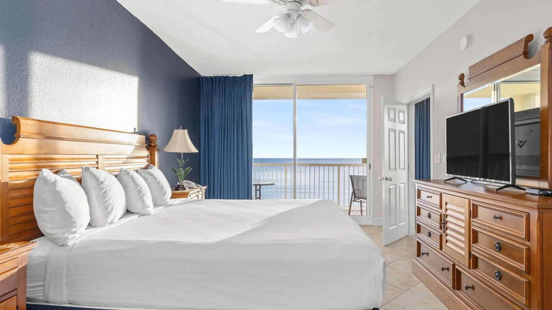****  Official Majestic Beach Resort - Over 60 Units - All Ocean Front, Panama City Beach, Fl United States